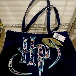 NWT Vera Bradley Home to Hogwarts large limited edition tote!